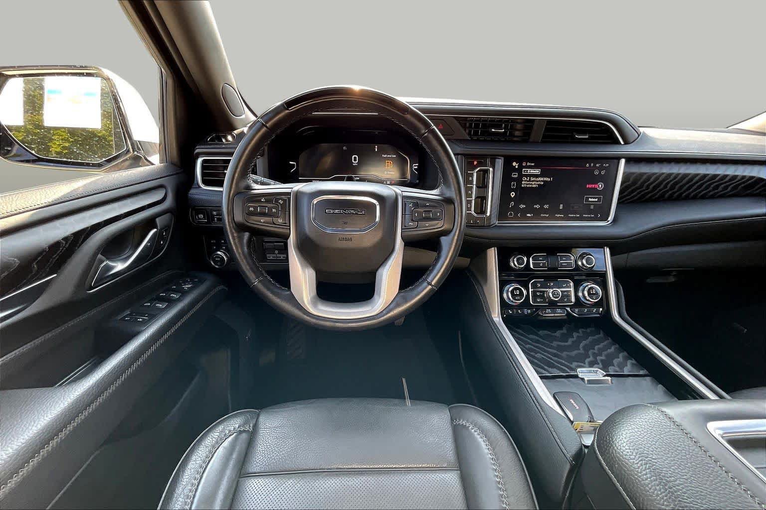Used 2024 GMC Yukon XL Denali w/ Denali Reserve Package AWD/4WD image 6