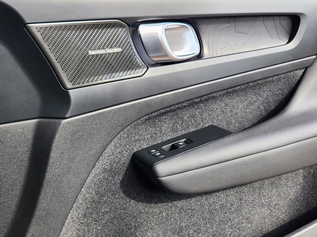 Used 2023 Volvo C40 P8 Recharge Ultimate w/ Protection Package Premier image 22