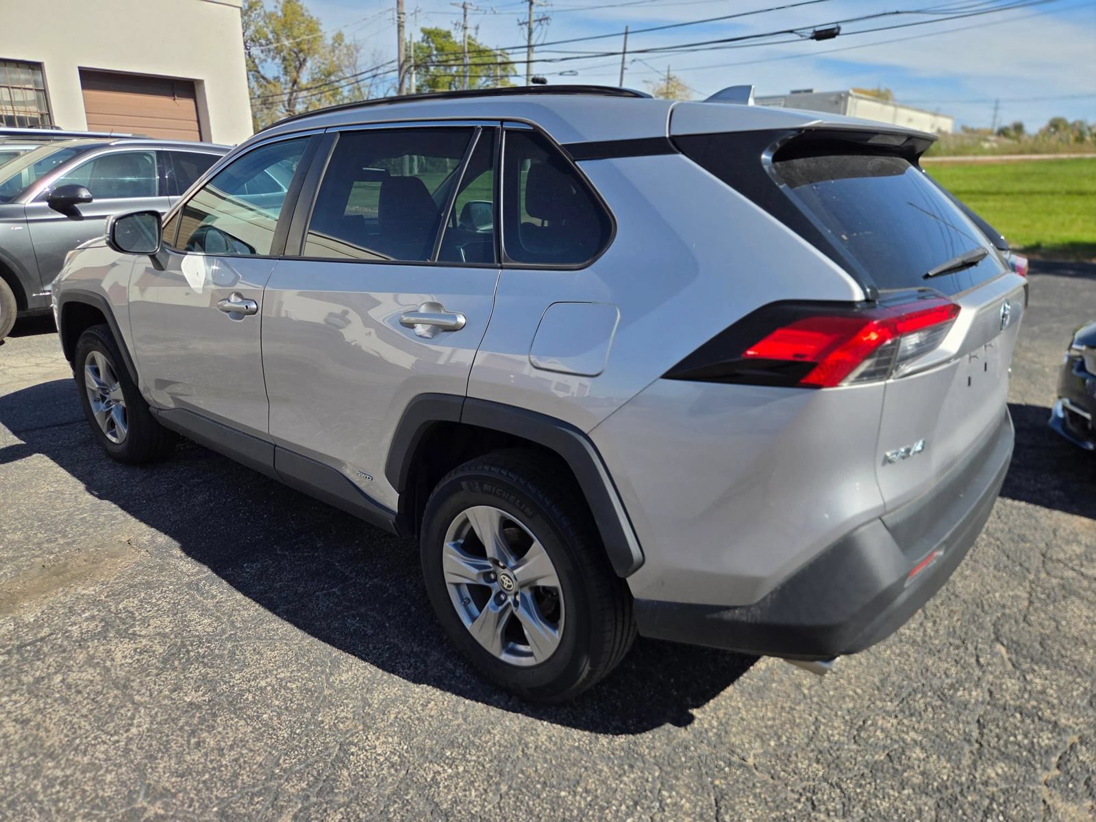 Used 2022 Toyota RAV4 LE AWD/4WD image 2
