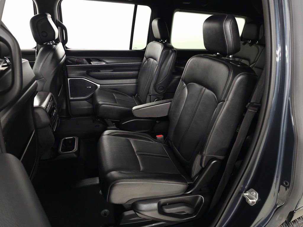 Used 2024 Jeep Wagoneer Series III AWD/4WD image 35