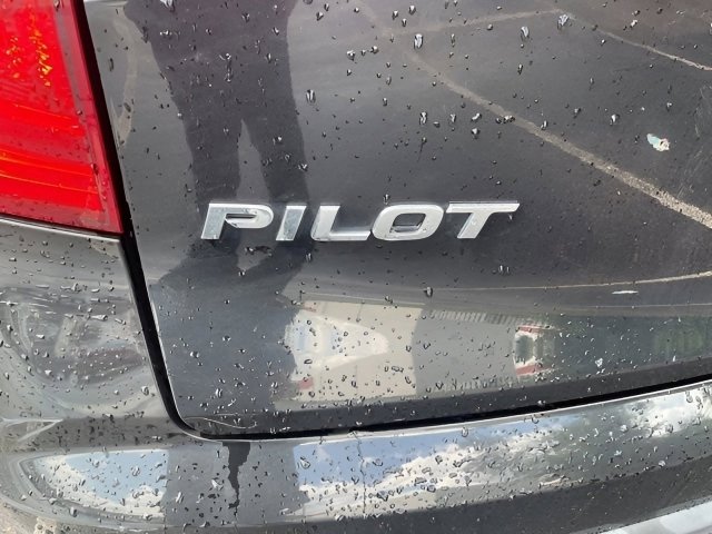 Used 2017 Honda Pilot Touring image 13