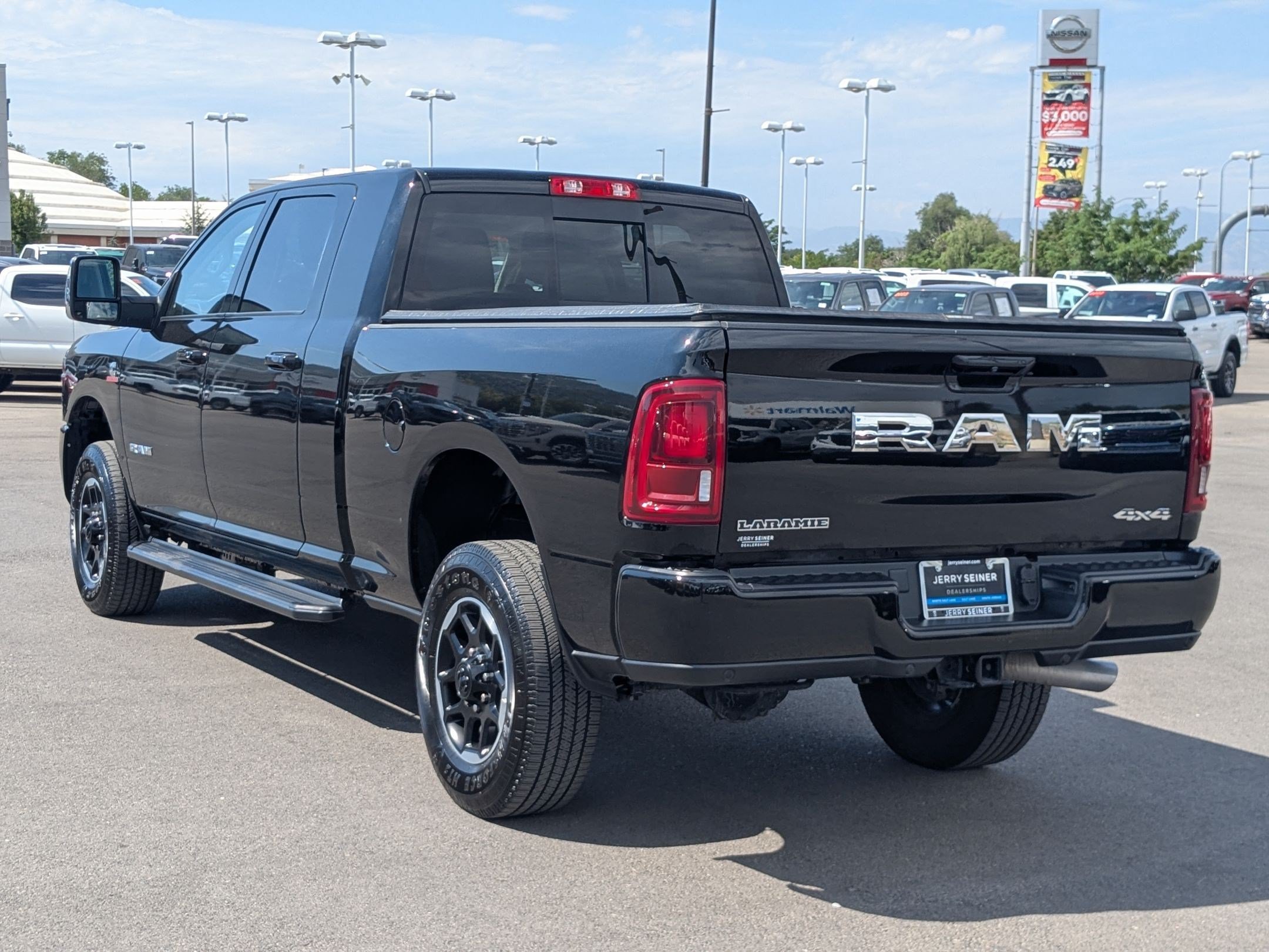Used 2025 RAM 2500 Laramie AWD/4WD image 4