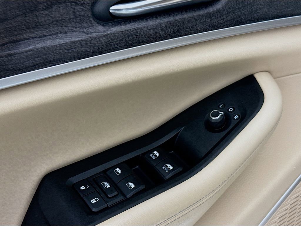 Used 2022 Jeep Grand Cherokee L Limited image 18