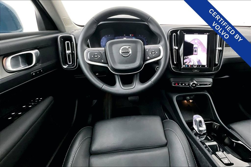 Used 2025 Volvo XC40 B5 Plus image 8