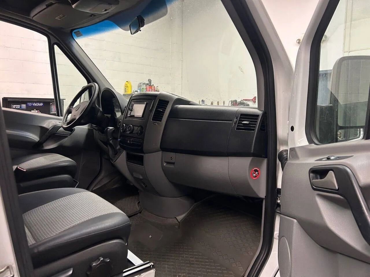 Used 2009 Dodge Sprinter 2500 RWD image 12