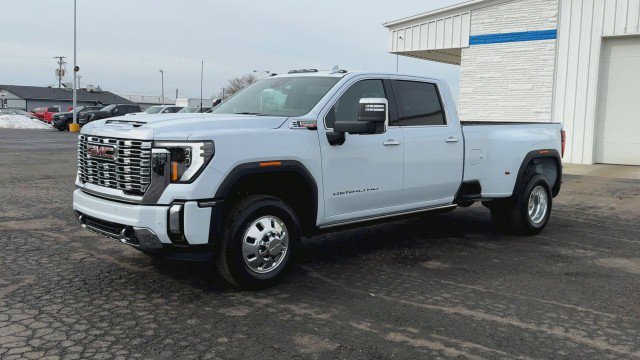 New 2026 GMC Sierra 3500 Denali w/ Denali Reserve Package image 4