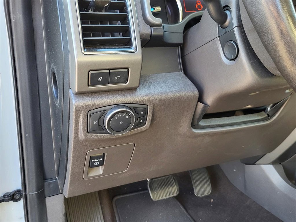 Used 2021 Ford Expedition XLT image 19