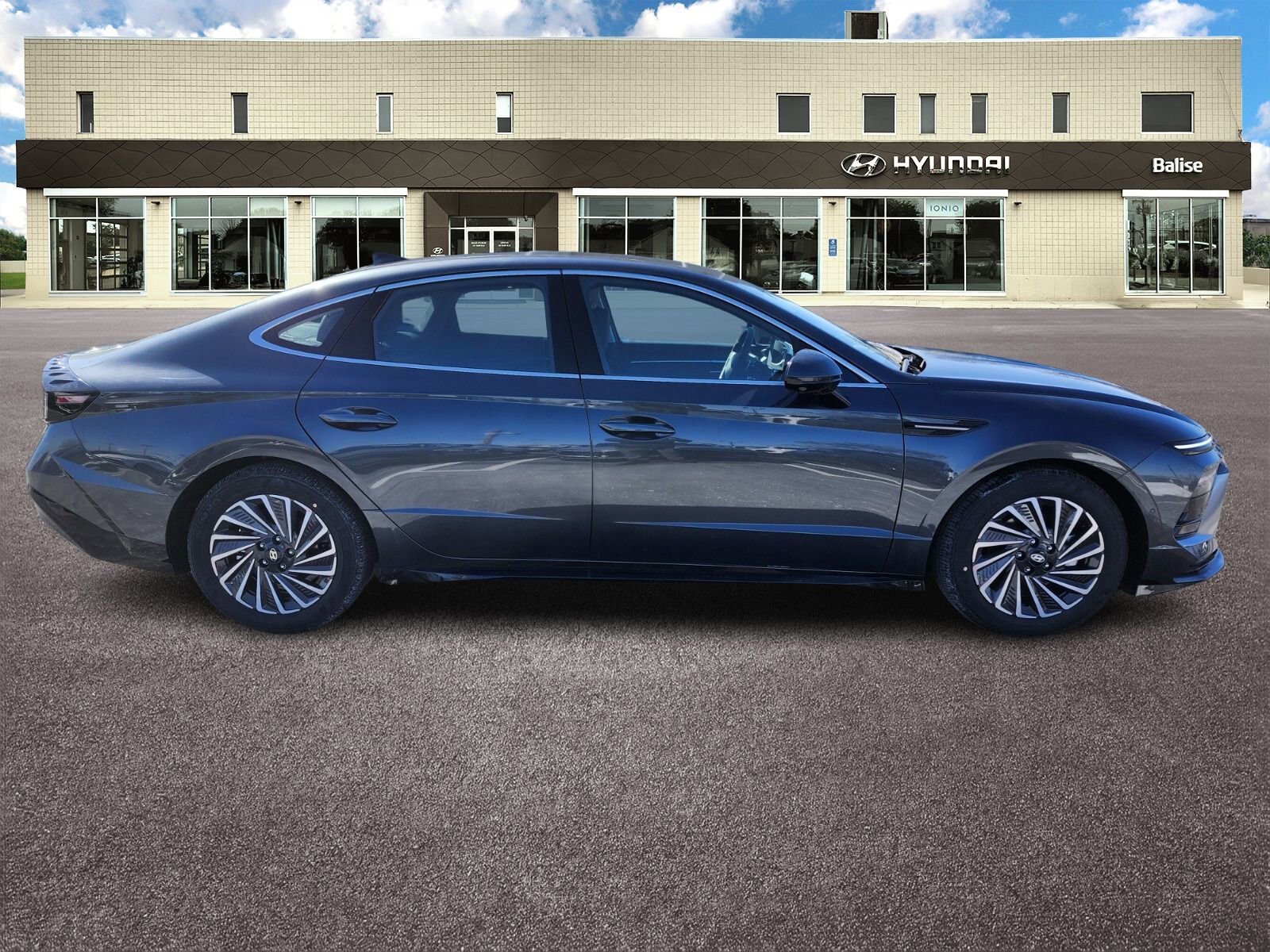New 2026 Hyundai Sonata Limited FWD image 2