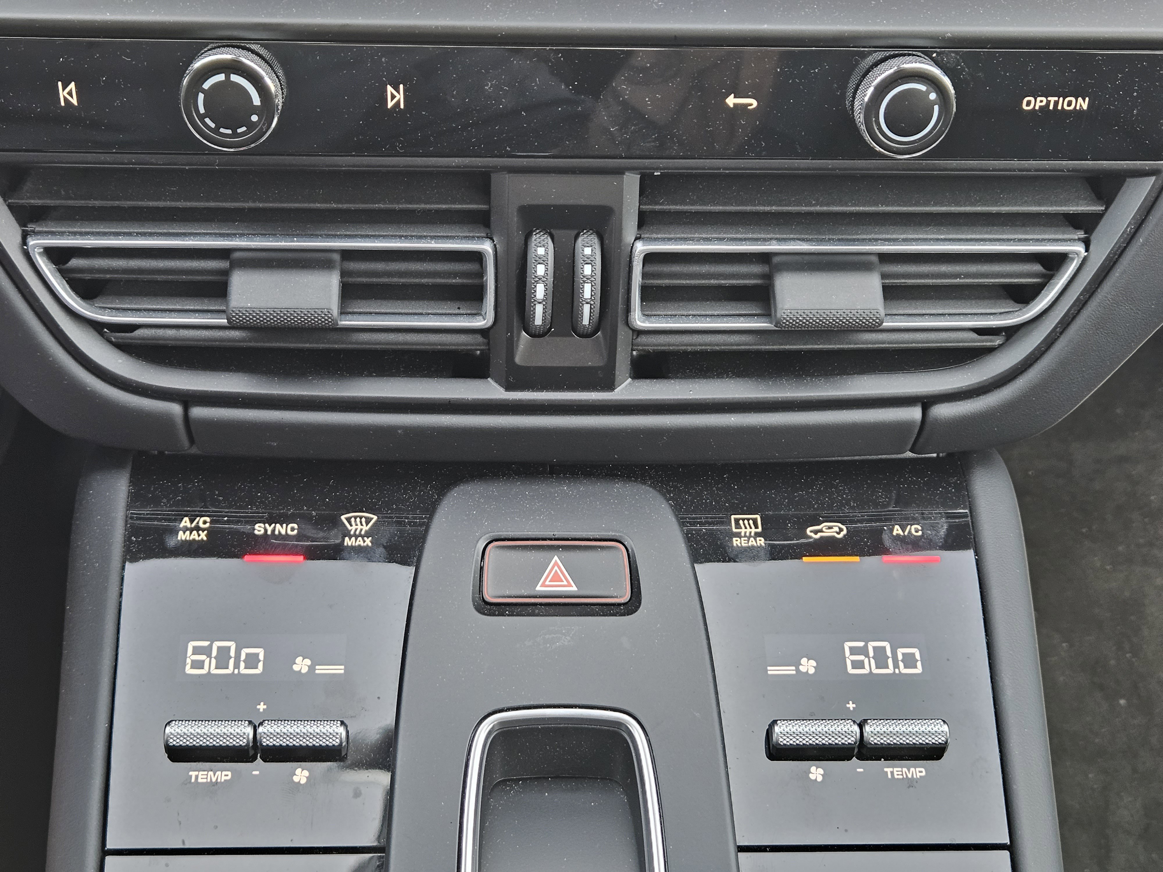 Certified 2024 Porsche Macan GTS image 19