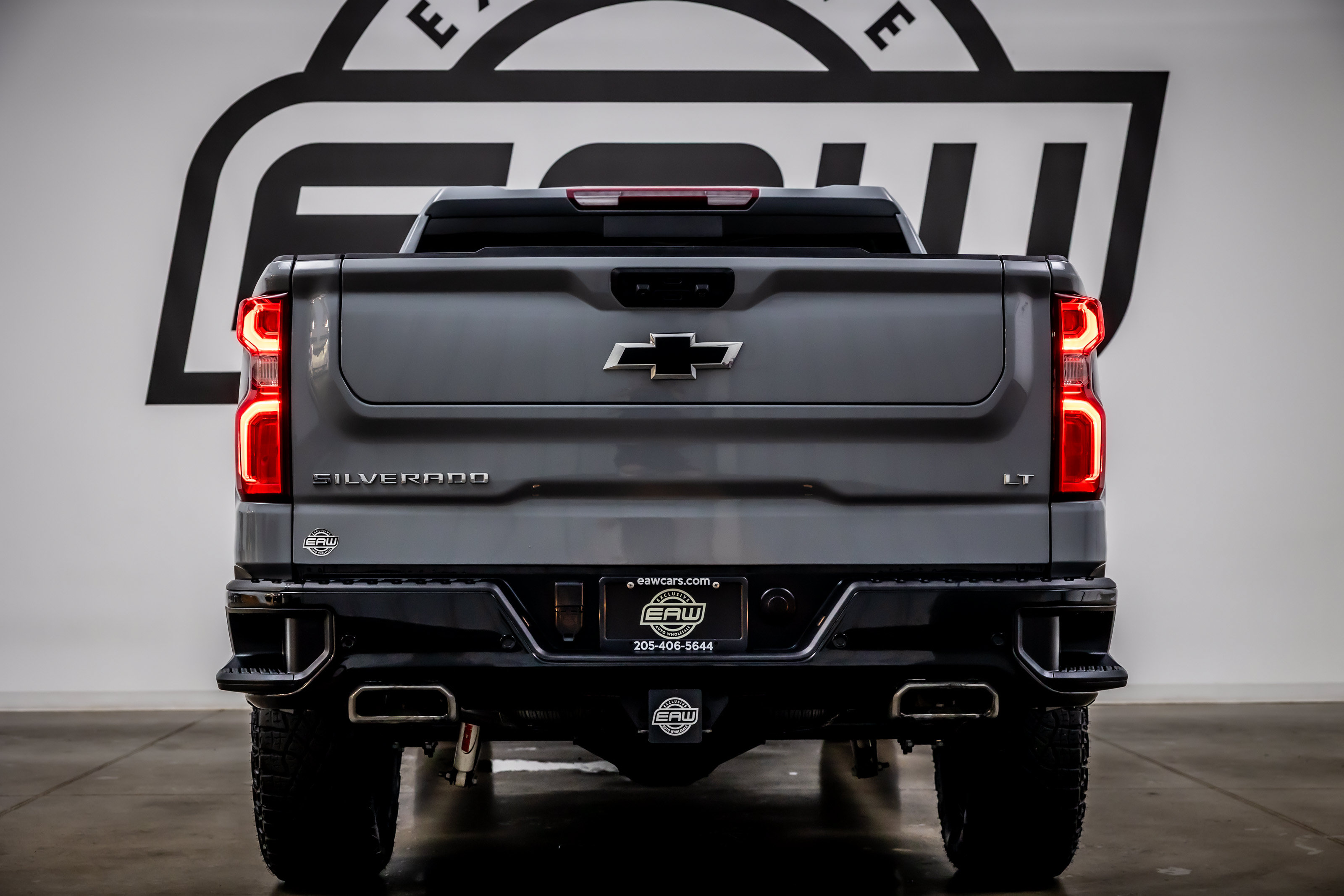 Used 2024 Chevrolet Silverado 1500 LT Trail Boss w/ LT Trail Boss Premium Package AWD/4WD image 11