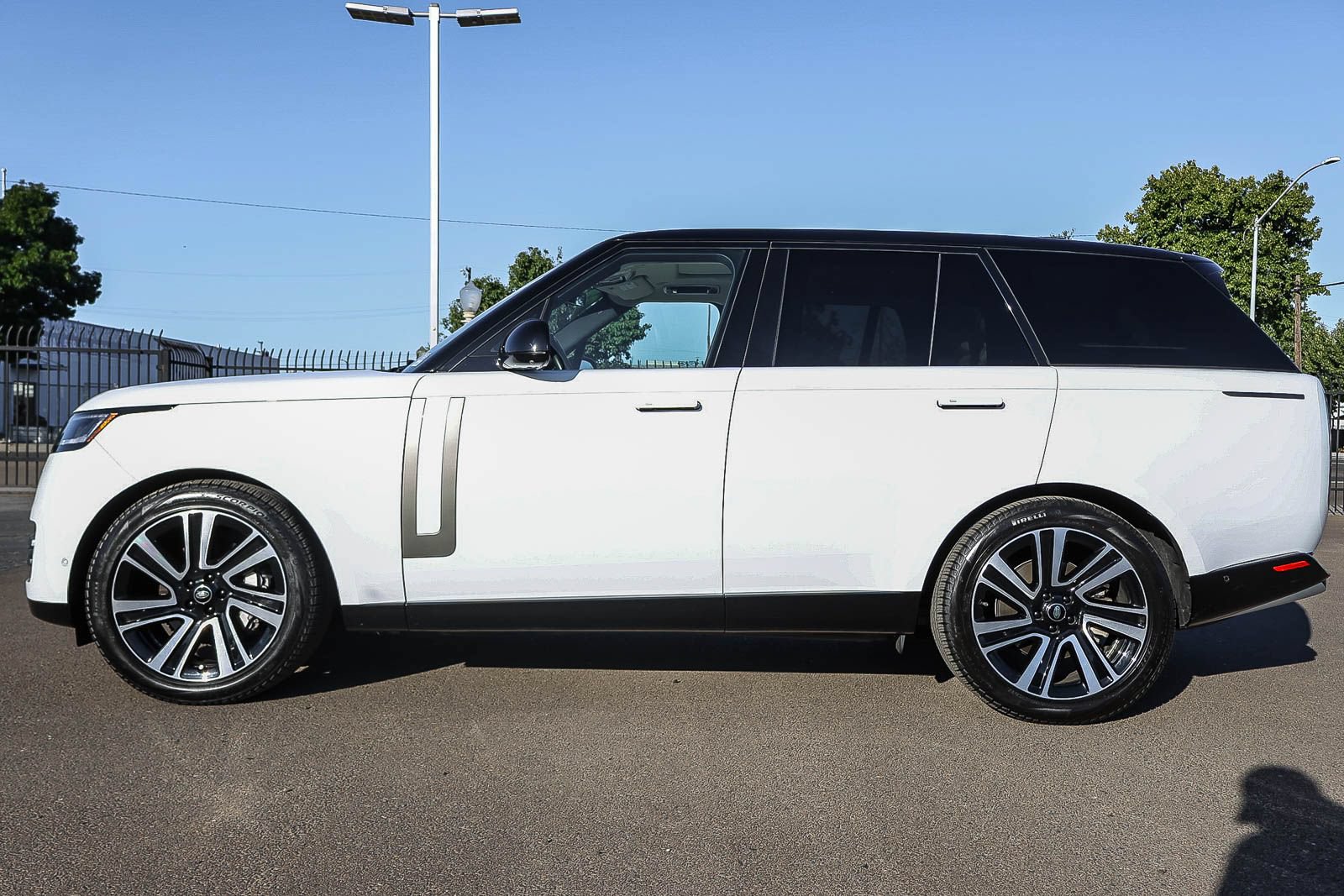 Certified 2023 Land Rover Range Rover SE AWD/4WD image 8