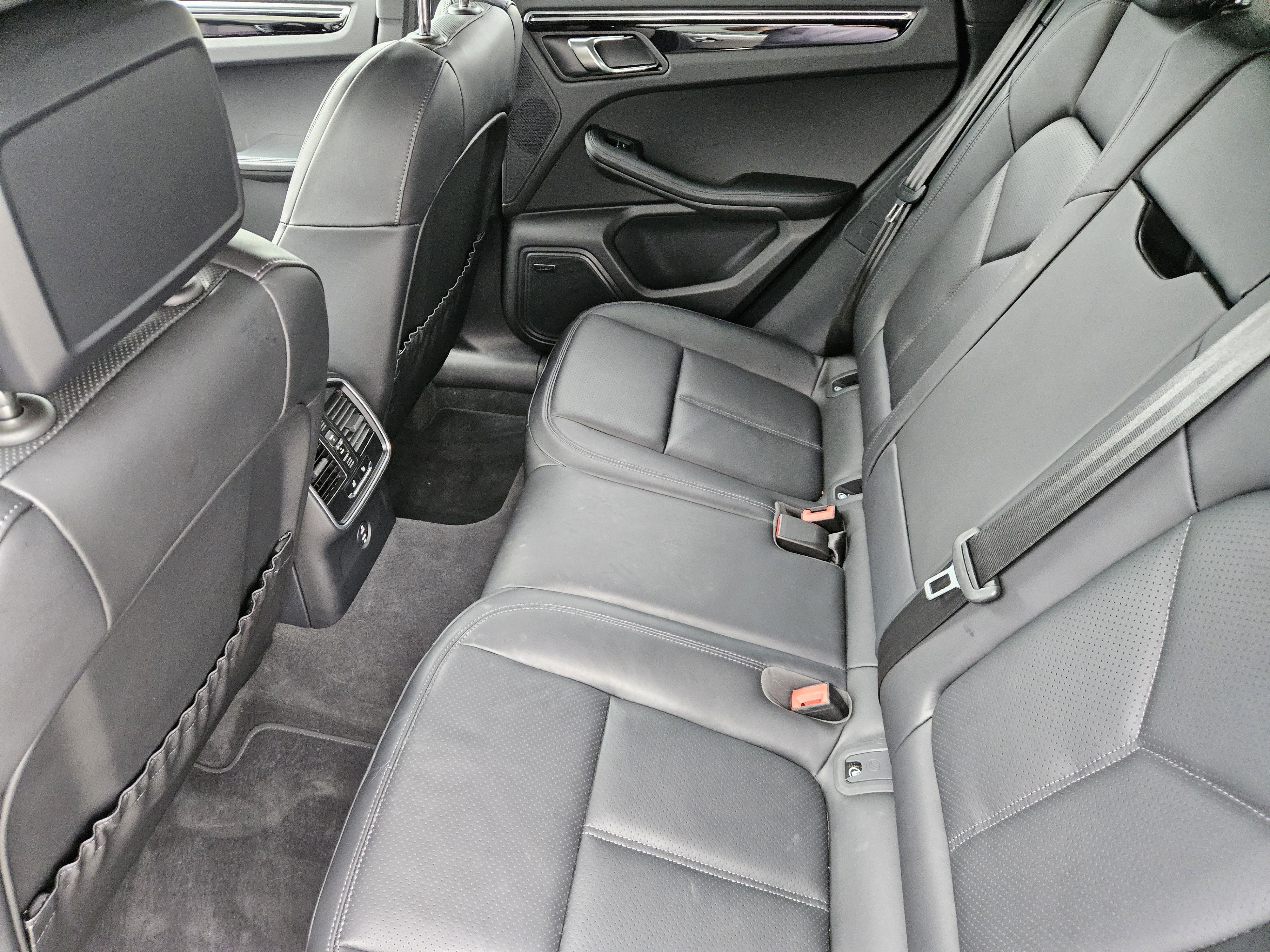 Certified 2025 Porsche Macan image 28