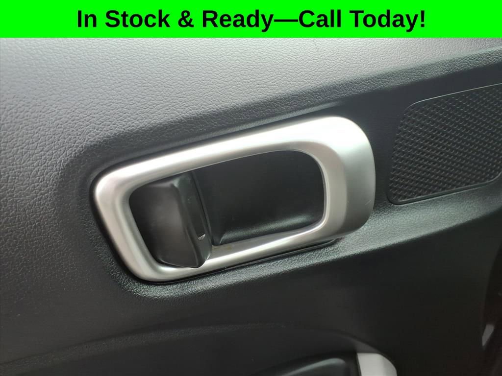 Used 2025 Hyundai Venue SEL image 17