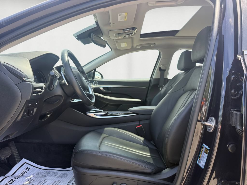 Certified 2023 Hyundai Sonata Limited w/ Preferred Accessory Package FWD image 9