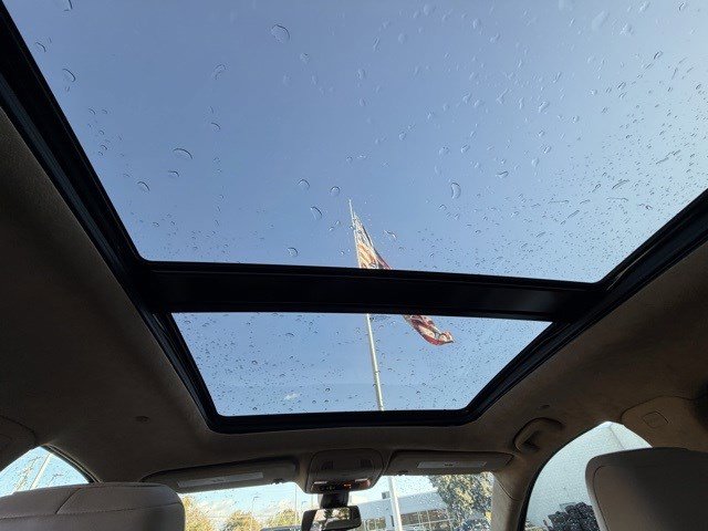 Used 2017 Cadillac XT5 Platinum w/ Driver Assist Package image 19