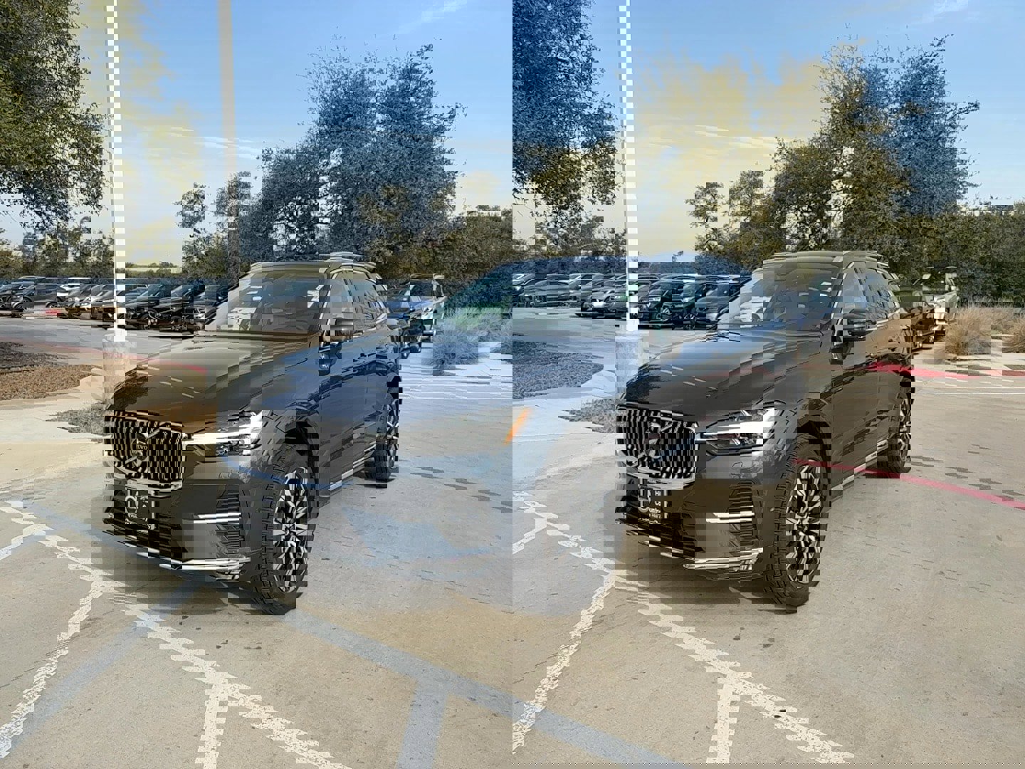 Certified 2023 Volvo XC60 B5 Plus w/ Climate Package image 2