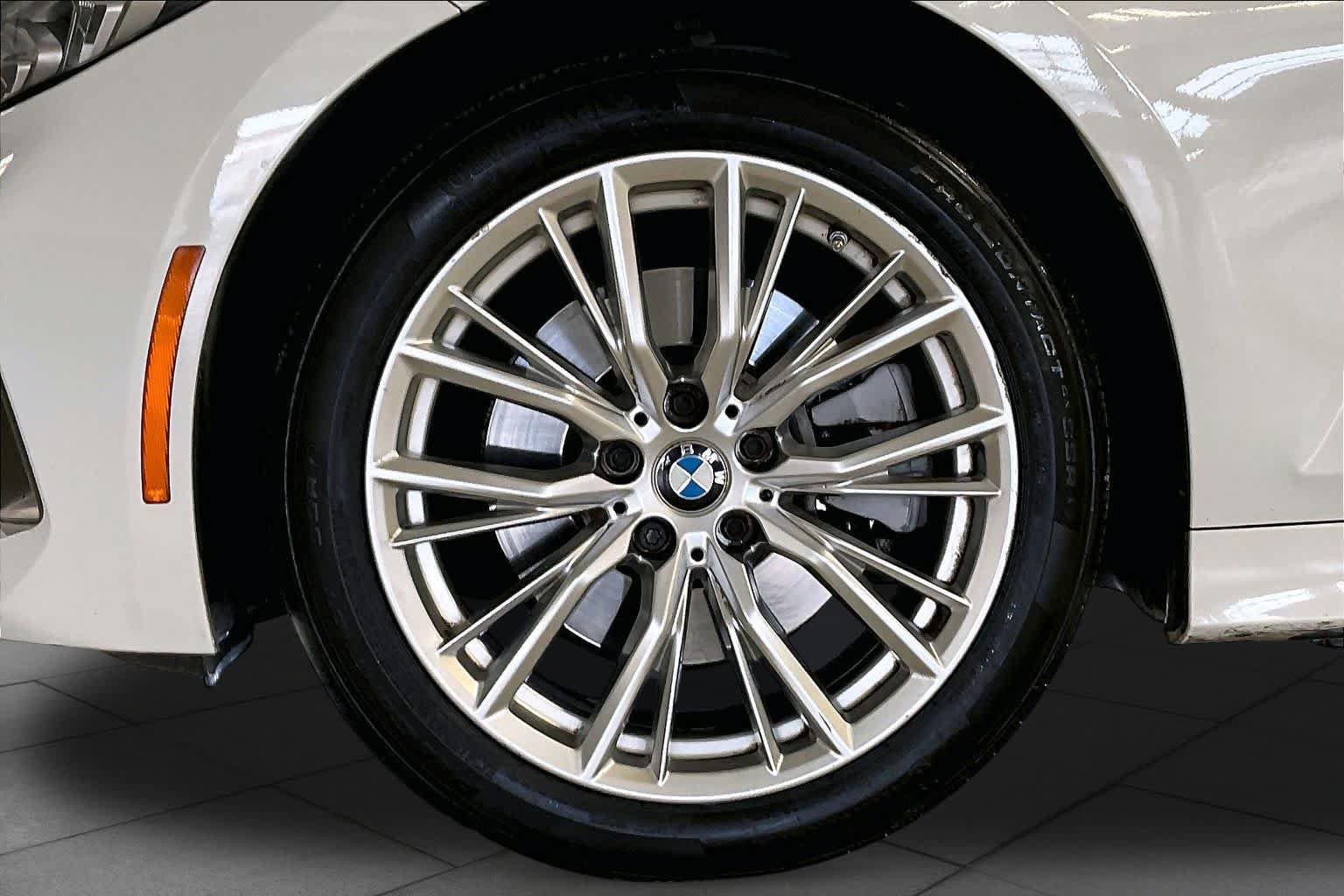 Used 2023 BMW 330i Sedan w/ Driving Assistance Package RWD image 9