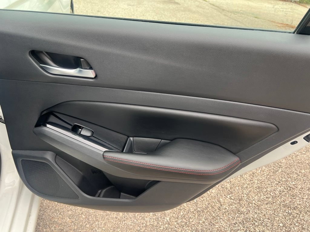 Used 2024 Nissan Altima 2.5 SR FWD image 15