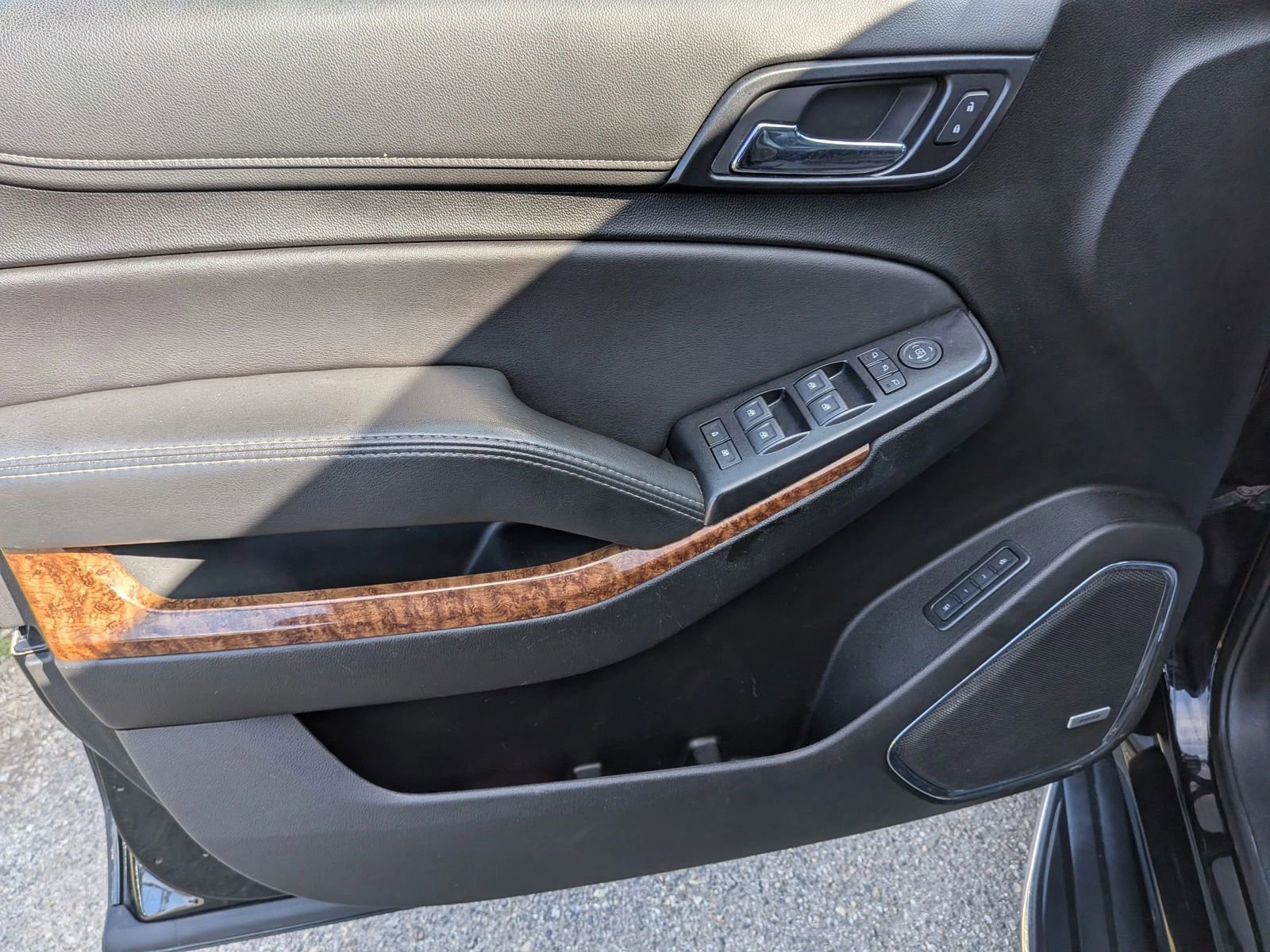 Used 2020 Chevrolet Suburban Premier image 23