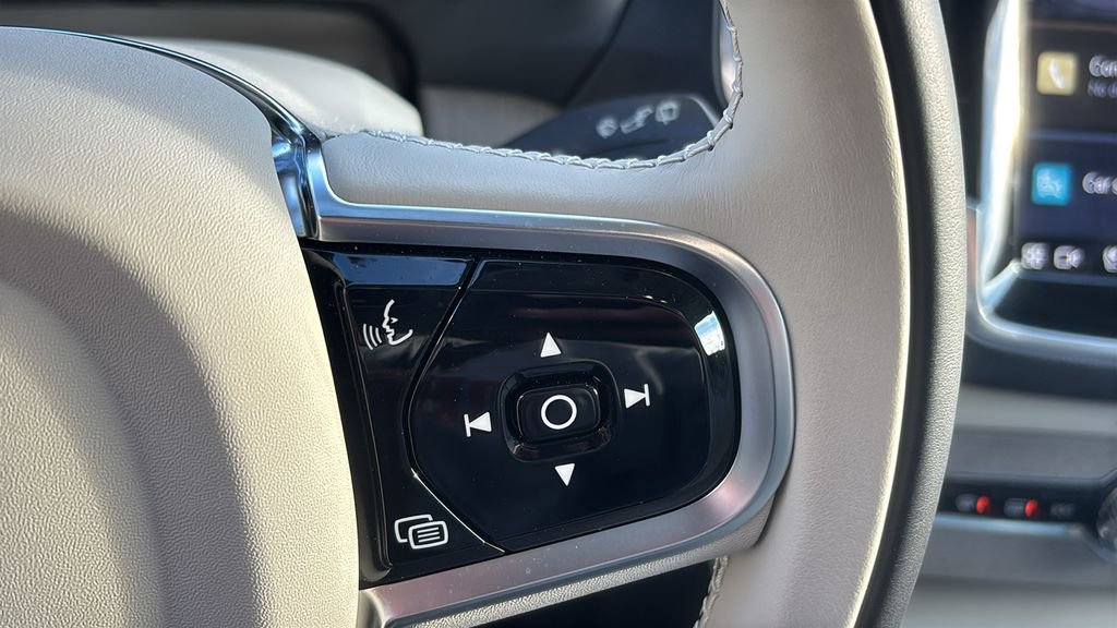 Used 2025 Volvo XC90 B6 Plus AWD/4WD image 17