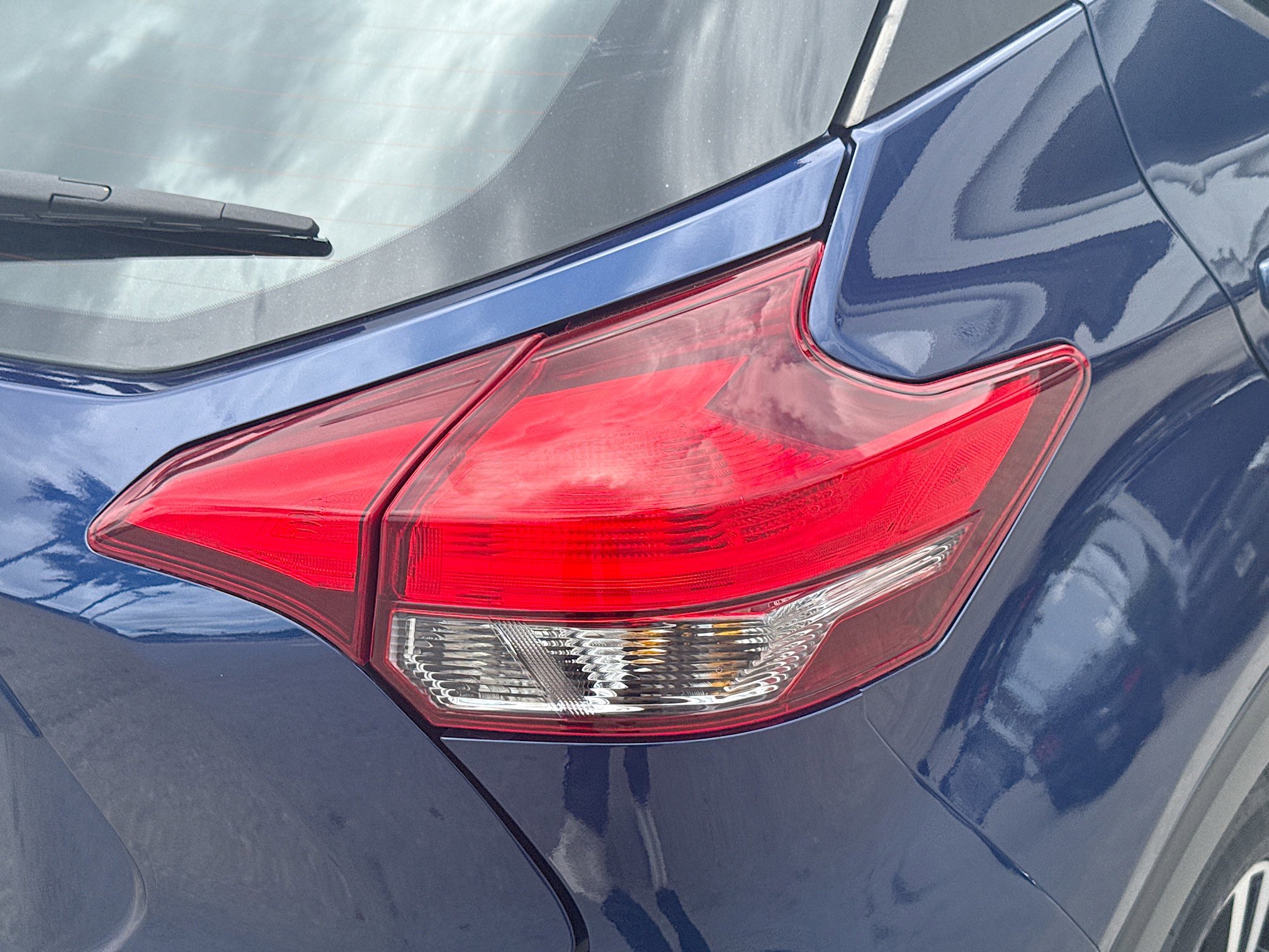 Used 2019 Nissan Kicks SR FWD image 26