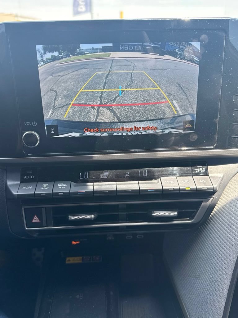Used 2025 Toyota Camry SE w/ Convenience Package FWD image 5