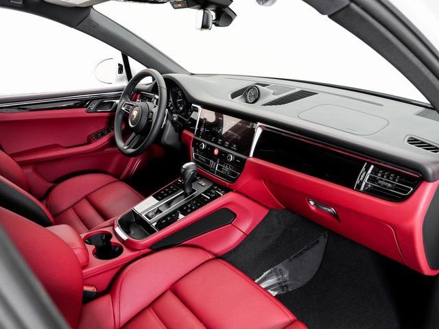 Used 2026 Porsche Macan AWD/4WD image 22