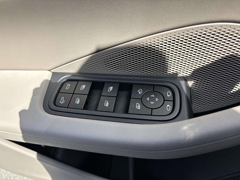 Used 2025 Porsche Macan Electric image 24