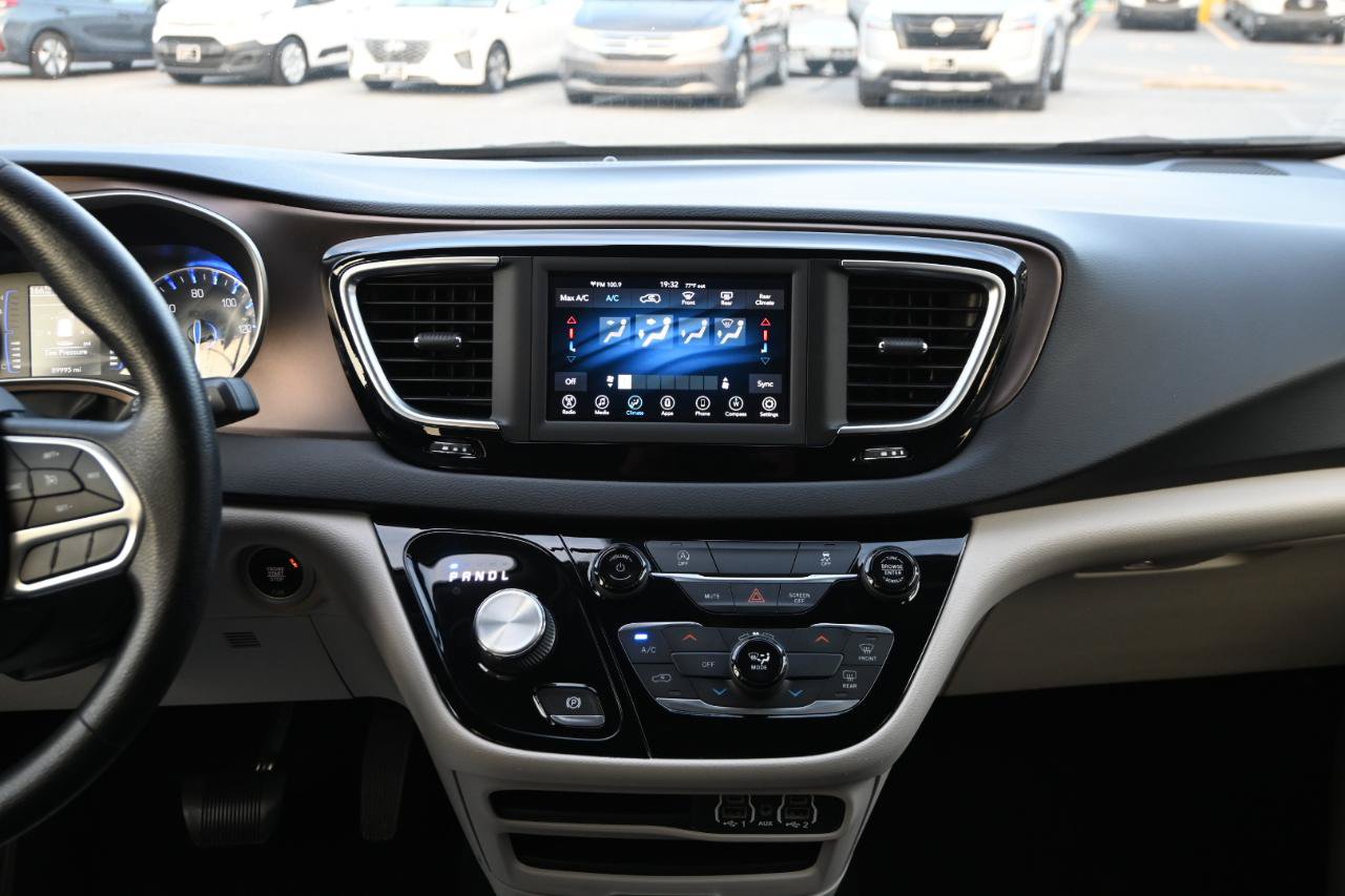 Used 2021 Chrysler Voyager LX FWD image 30