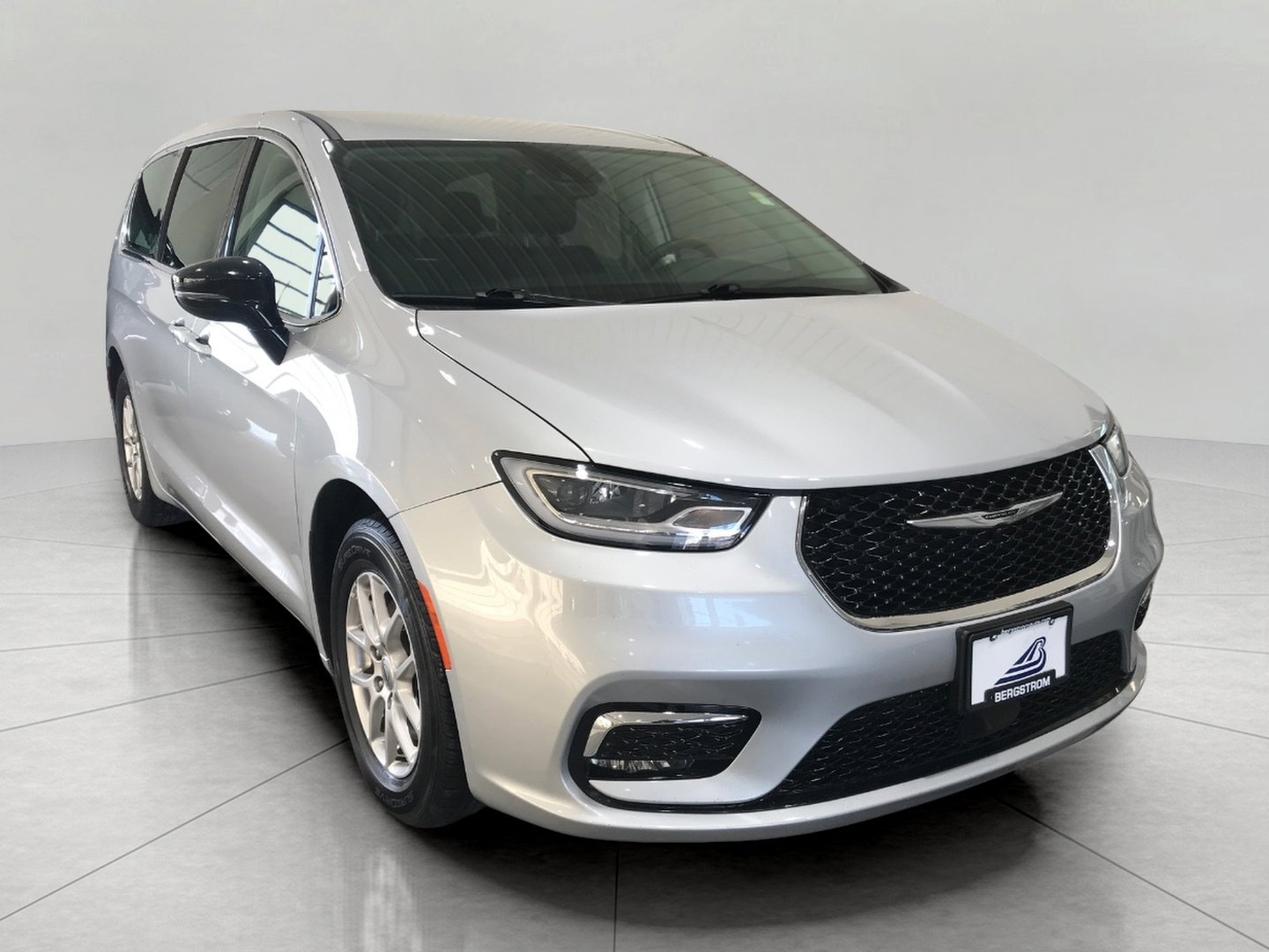 Used 2024 Chrysler Pacifica Touring-L