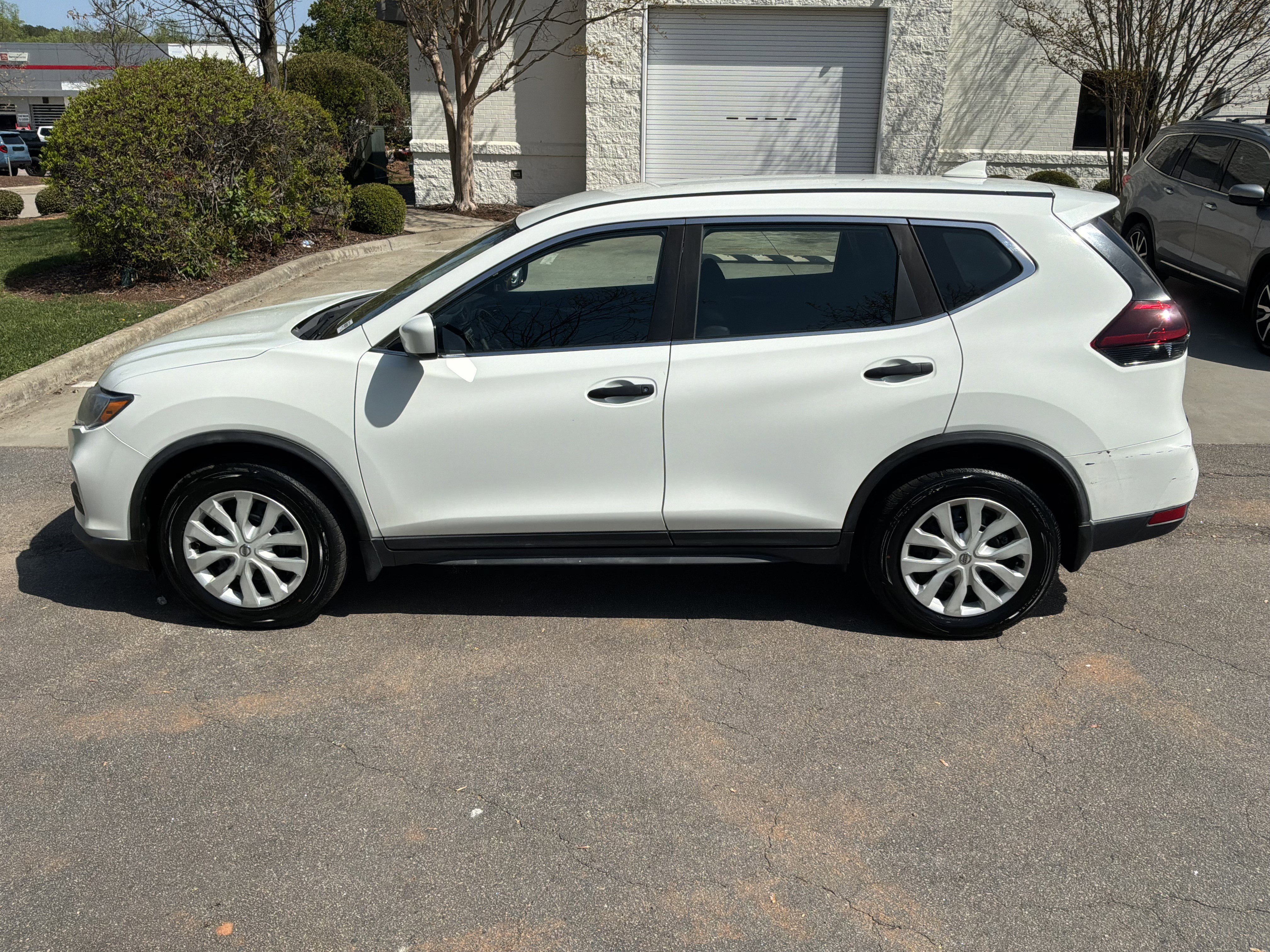 Used 2019 Nissan Rogue S image 10