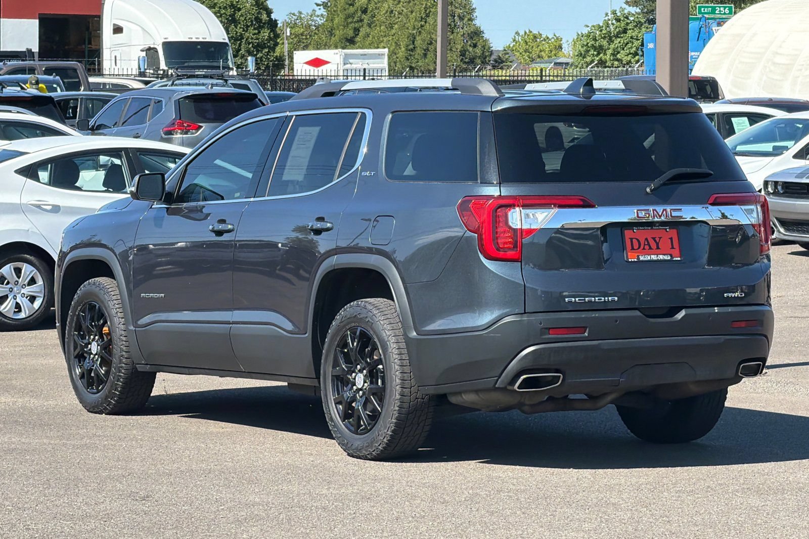 Used 2020 GMC Acadia SLT AWD/4WD image 8