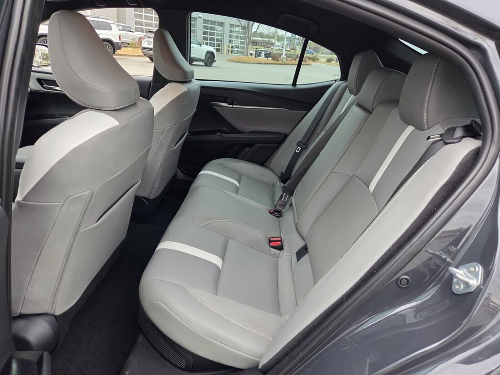 Used 2025 Toyota Camry SE image 6