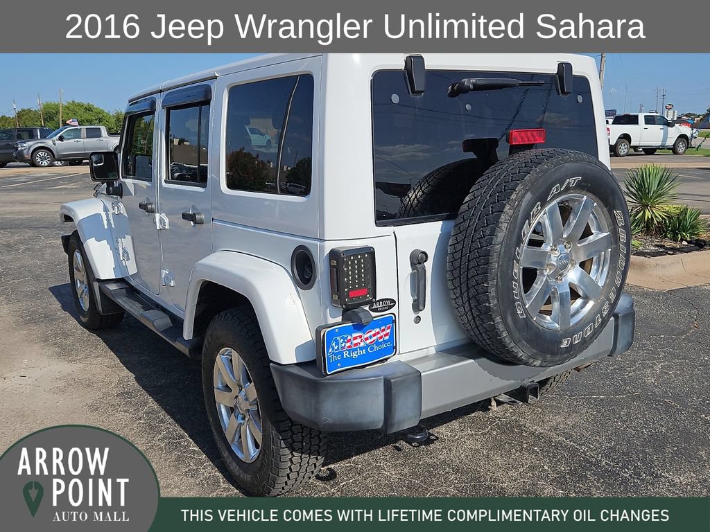 Used 2016 Jeep Wrangler Unlimited Sahara w/ Connectivity Group AWD/4WD image 9