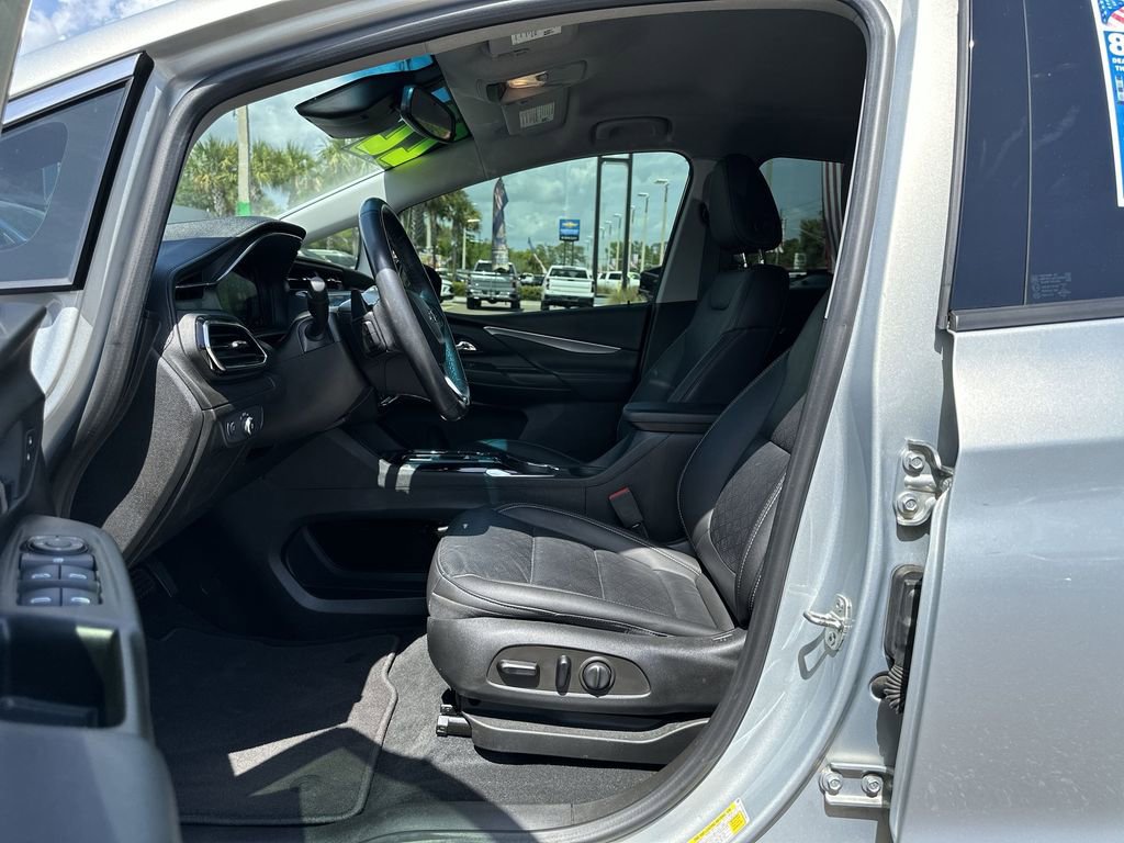 Used 2022 Chevrolet Bolt LT w/ Infotainment Package FWD image 19