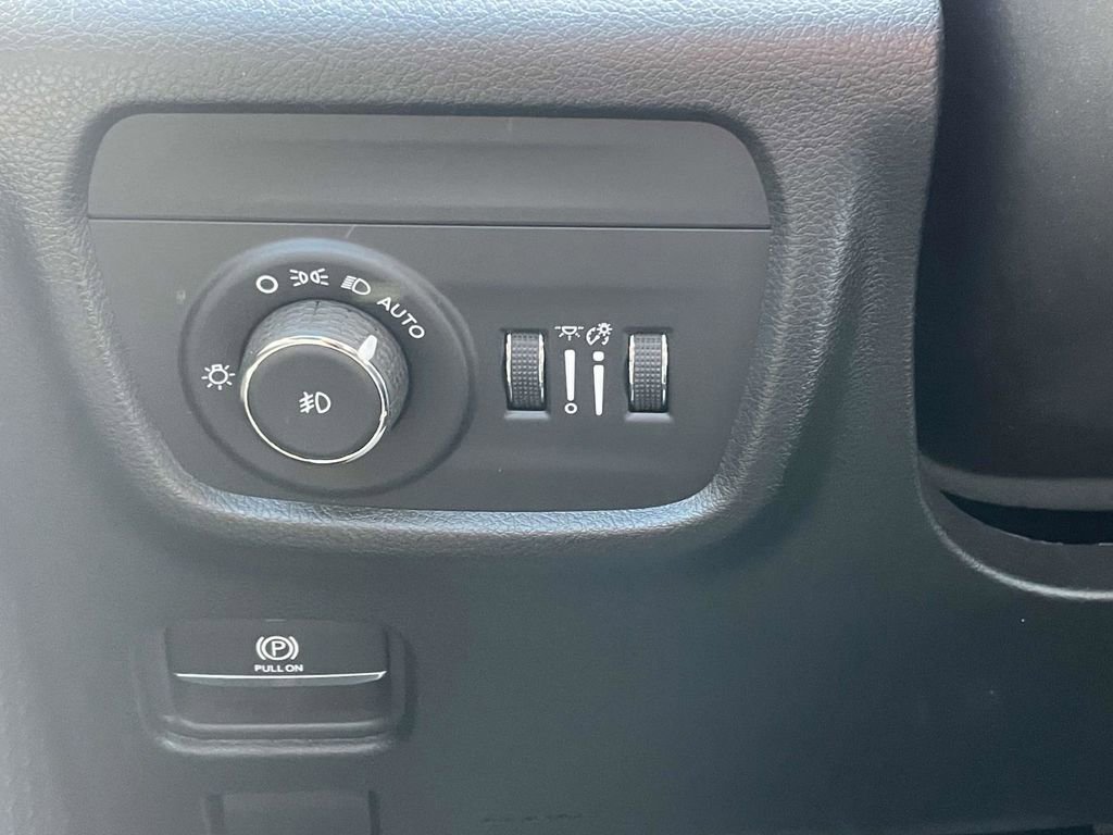 Certified 2025 Jeep Grand Cherokee Limited w/ Luxury Tech Group II image 30