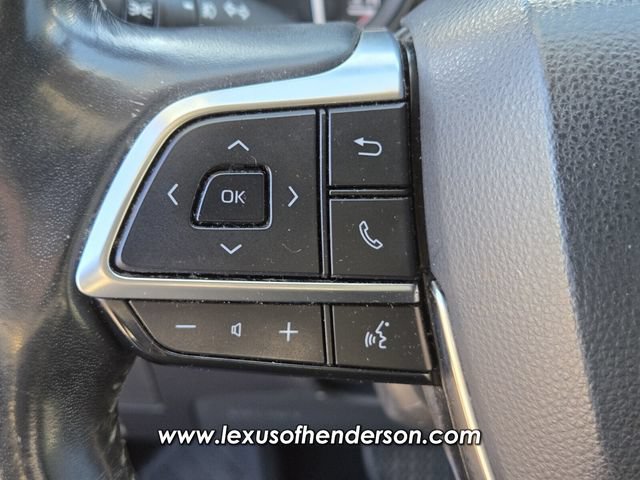 Used 2020 Toyota Highlander XLE FWD image 24