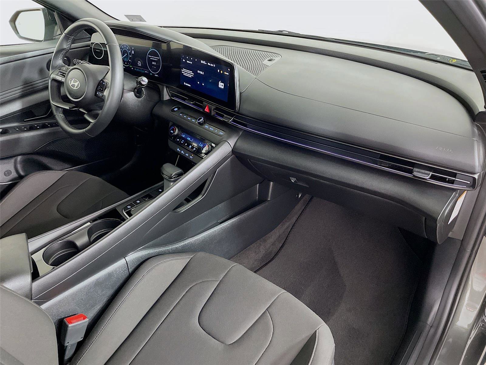 Certified 2025 Hyundai Elantra SEL FWD image 30