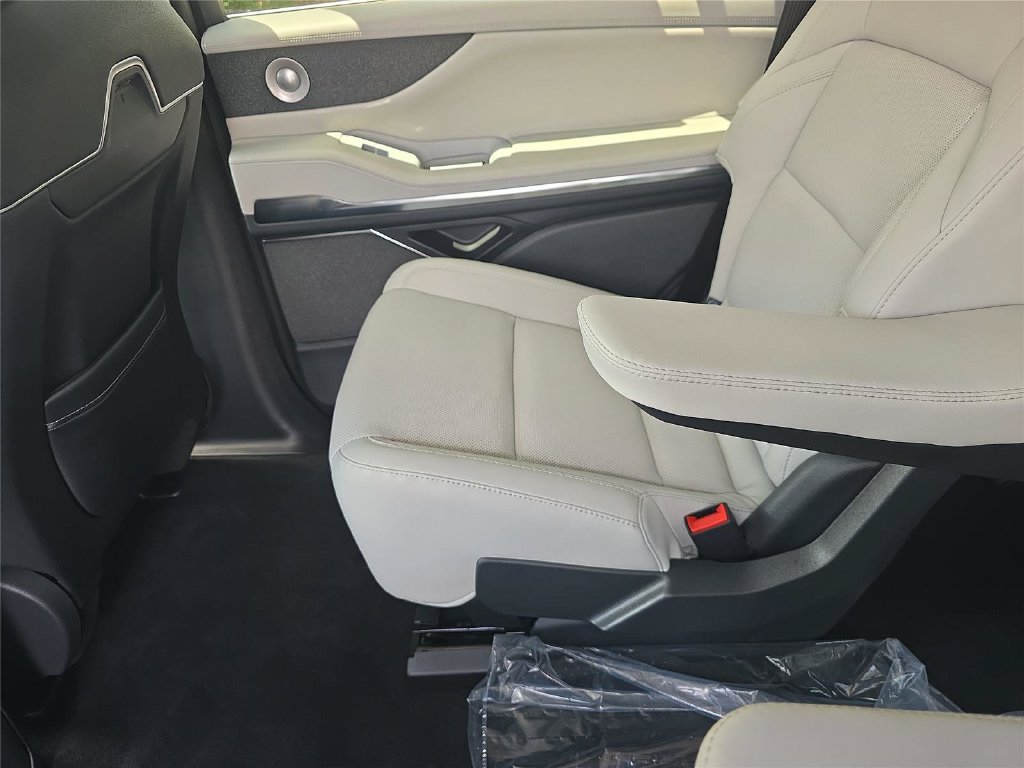 New 2026 Lincoln Navigator Reserve AWD/4WD image 13
