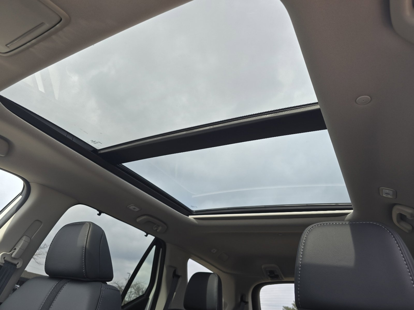 New 2025 Honda Pilot Touring image 3