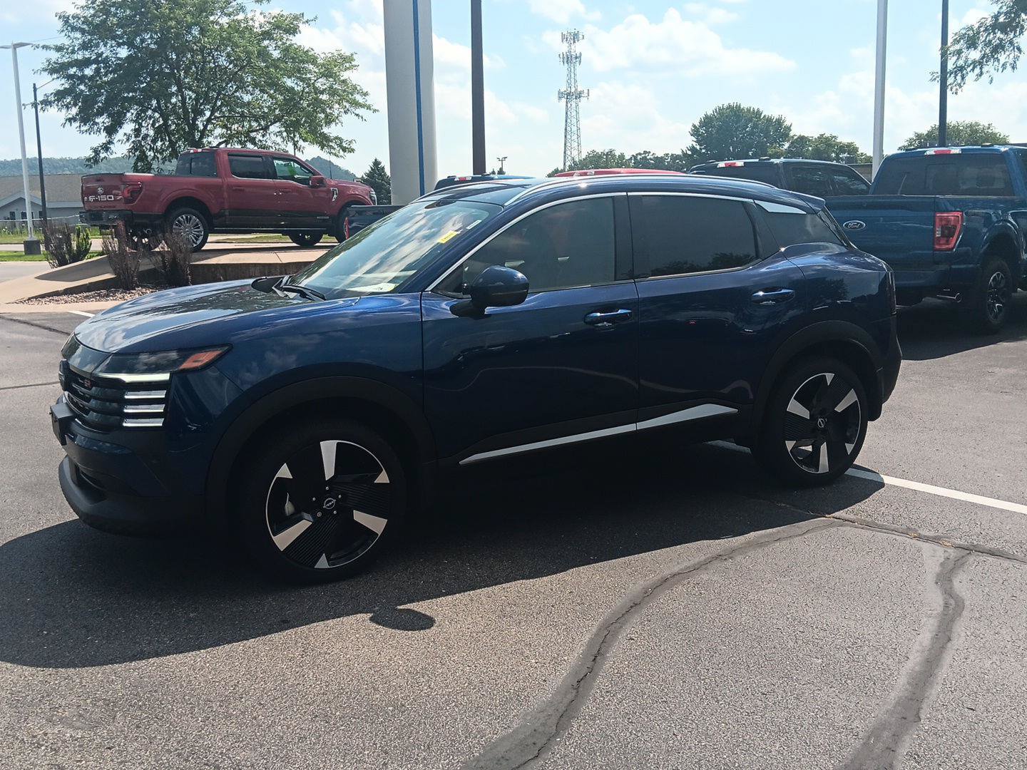 Used 2025 Nissan Kicks SR FWD image 11