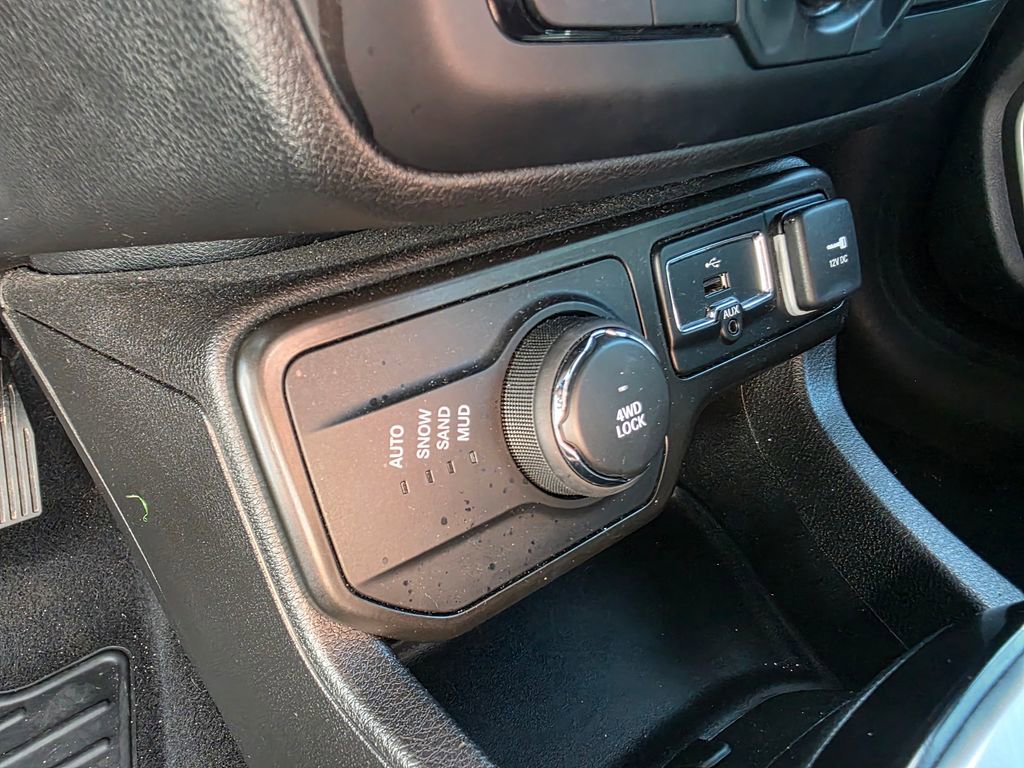Used 2021 Jeep Renegade Latitude w/ Luxury Group II AWD/4WD image 15