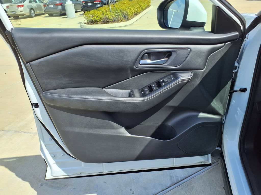 Used 2024 Nissan Rogue SV FWD image 15
