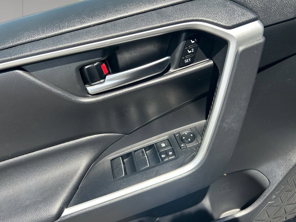 Used 2019 Toyota RAV4 XLE Premium w/ Cold Weather Package AWD/4WD image 11