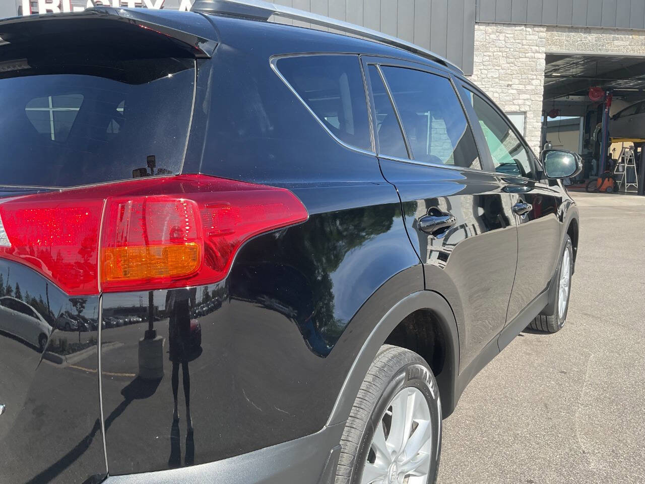Used 2014 Toyota RAV4 Limited AWD/4WD image 8