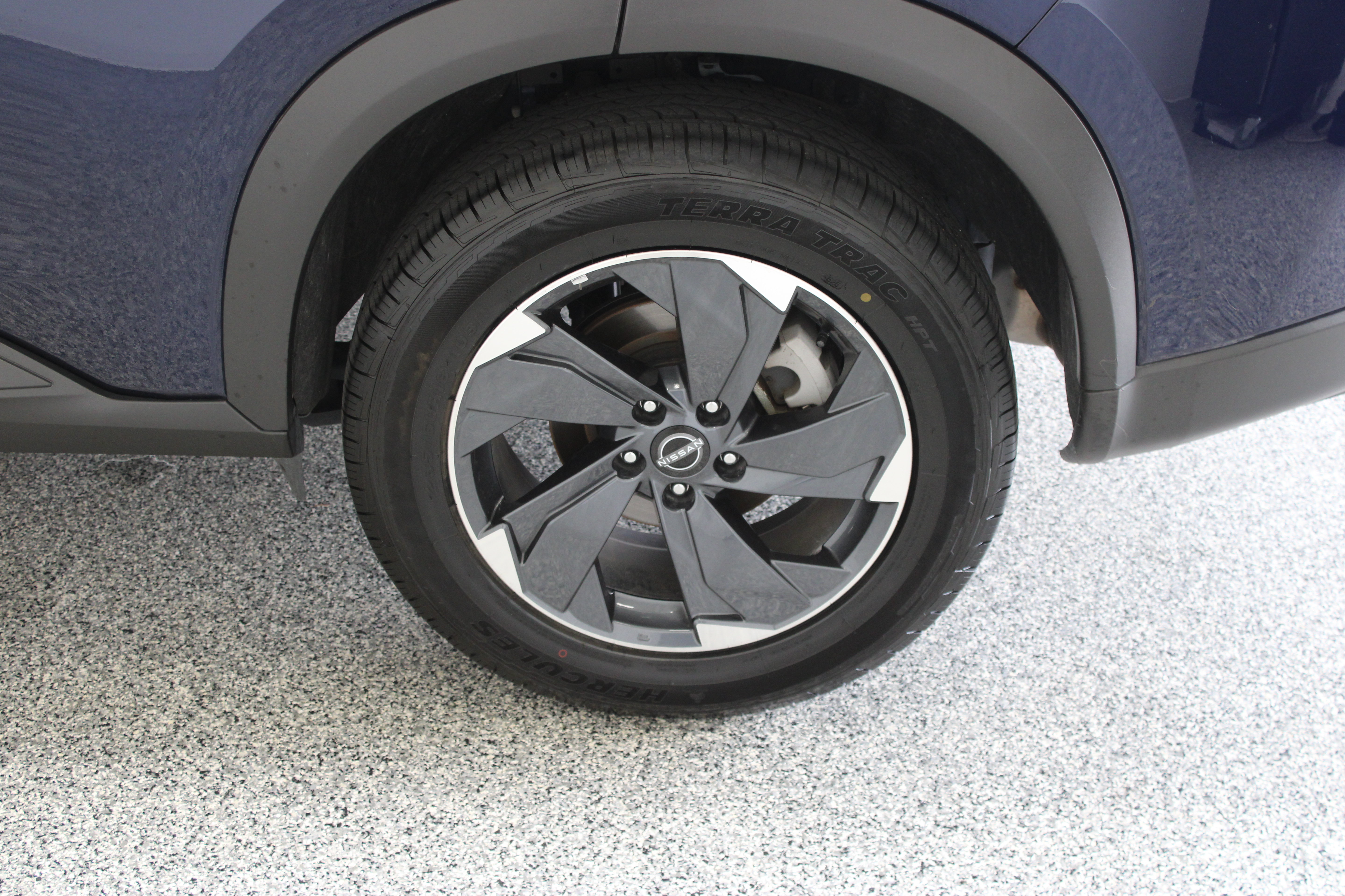 Used 2025 Nissan Rogue SV FWD image 10