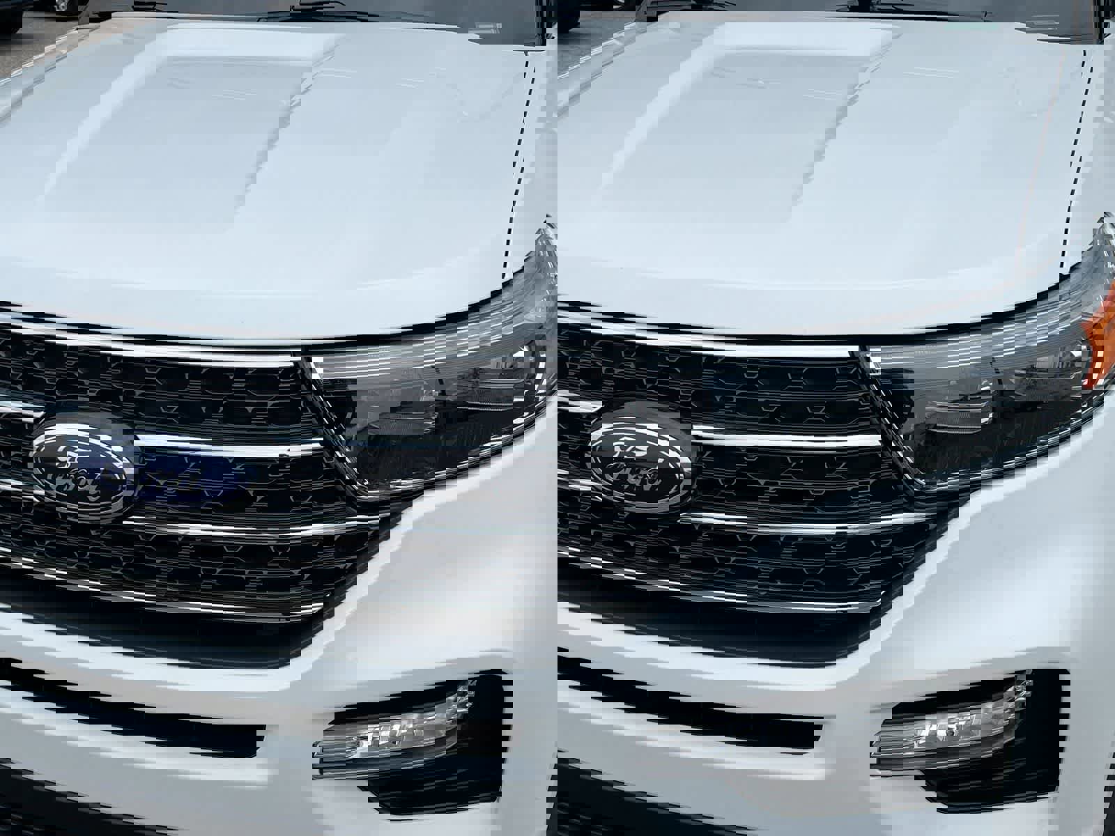 Used 2022 Ford Explorer XLT w/ Equipment Group 202A AWD/4WD image 11