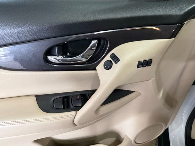 Used 2020 Nissan Rogue SV w/ Premium Package image 12