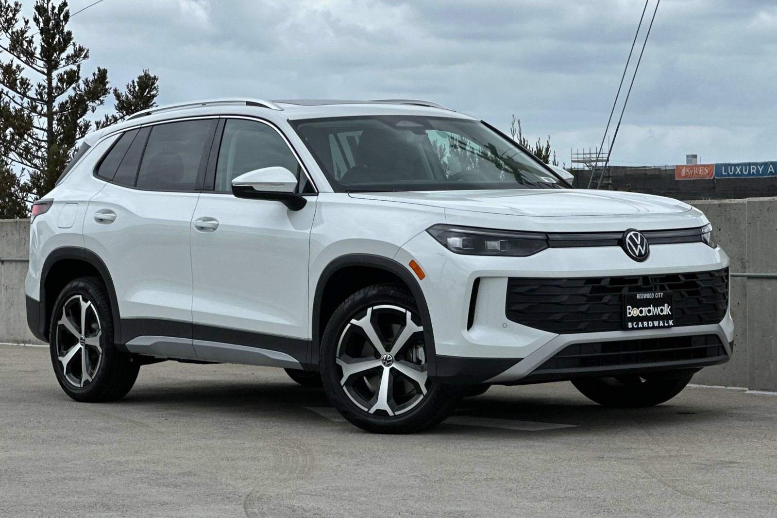 New 2026 Volkswagen Tiguan SE AWD/4WD image 2