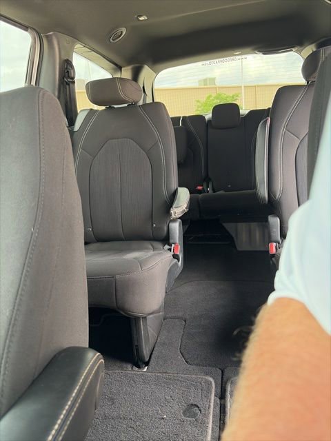 Used 2021 Chrysler Pacifica Touring w/ S Appearance Package FWD image 16